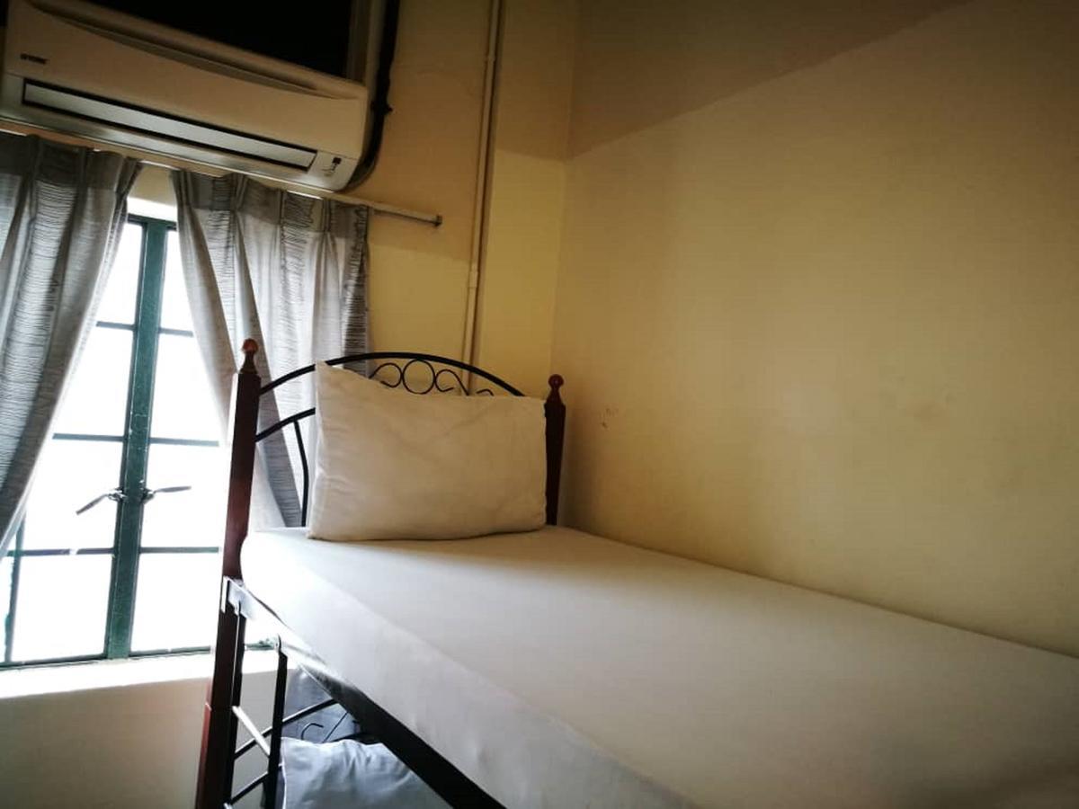 Grocer'S Inn Backpackers Guesthouse Kuala Lumpur Bagian luar foto