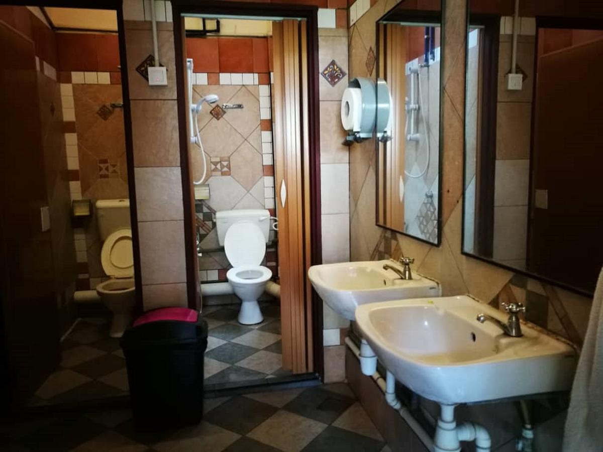 Grocer'S Inn Backpackers Guesthouse Kuala Lumpur Bagian luar foto