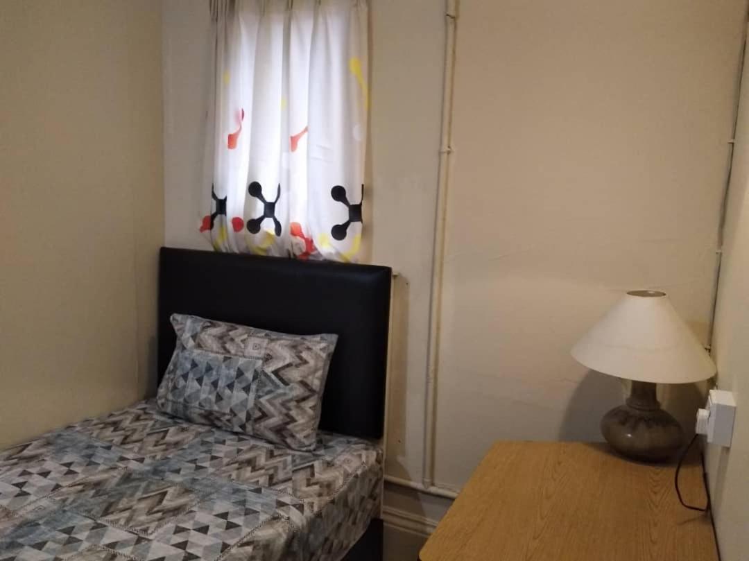 Grocer'S Inn Backpackers Guesthouse Kuala Lumpur Bagian luar foto