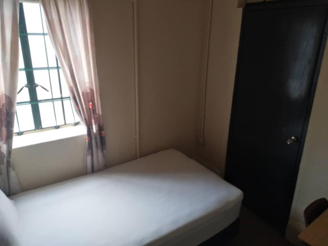 Grocer'S Inn Backpackers Guesthouse Kuala Lumpur Bagian luar foto