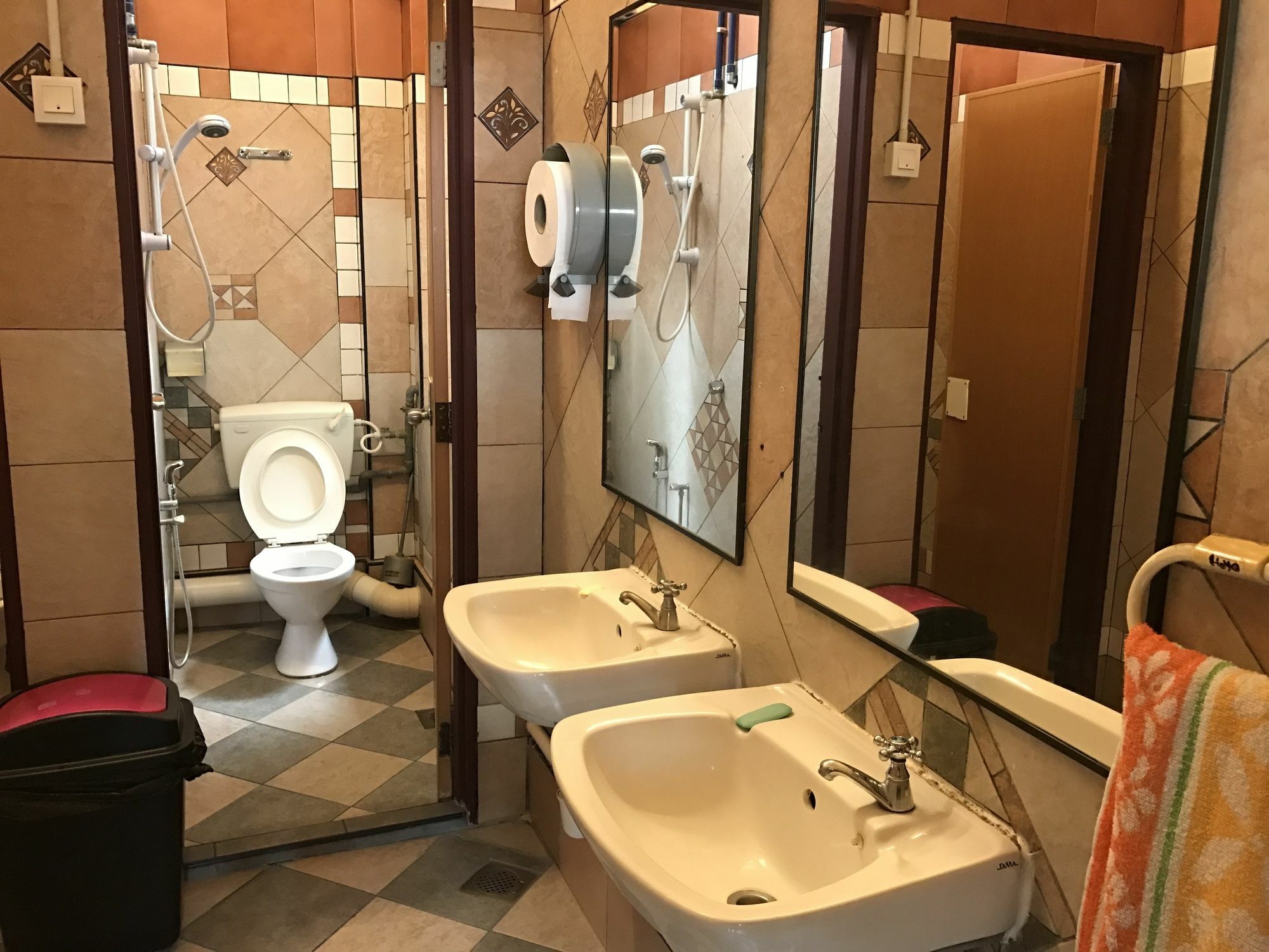 Grocer'S Inn Backpackers Guesthouse Kuala Lumpur Bagian luar foto